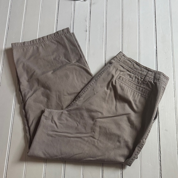 Susquehanna Trail Outfitters Pants - STO (Susquehanna Trail Outfitters) Capris Khaki Size 12